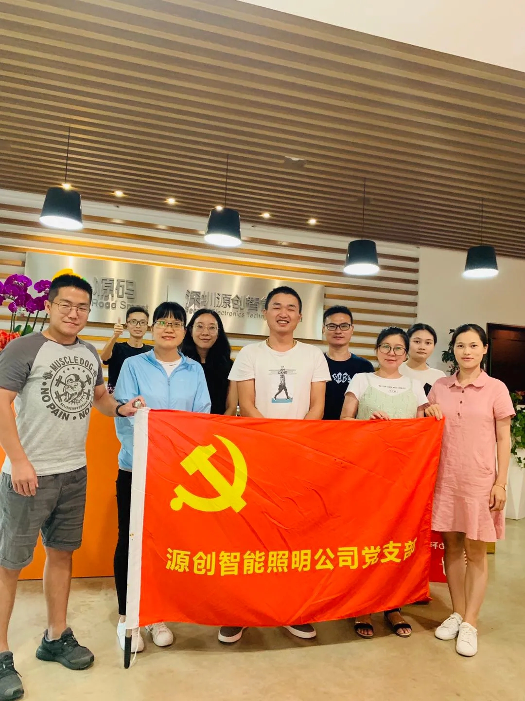 喜逢中秋加國慶，月圓家圓就團圓